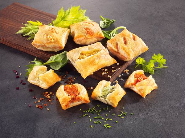 TK Gourmet Snacks vegetarisch, Blätterteig, 4er Mix, je Sorte ca 62x16g, 250 Stück, 250 ST/KT Puebblo, Ricotta-Spinat, Tomate-Käse, Frischkäse-Schnittlauch,