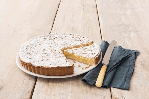 Mr Bindi Torta della Nonna, okrągła, nie krojona, kruche ciasto pokryte kremem cytryn., 1300 GR/ST