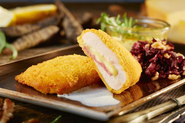 TK Karl Kemper Hähnchenbrustfilet Cordon Bleu, gegart, gebräunt, ca.150g, 6 KG/KT gefüllt mit Hähnchenformfleisch und  Käse