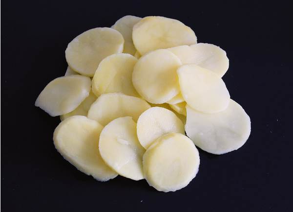 O+G Kartoffeln, geschält, Scheiben 5-7mm, vorgegart, vorwiegend festkochend, 4 KG/BT