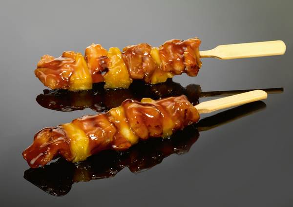 TK Langenbach Hähnchen - Spieß Yakitori mit Ananas, Hähnchenkeulenfleisch über 3 KG/PK Holzkohle gegrillt, ca. 30 g,
