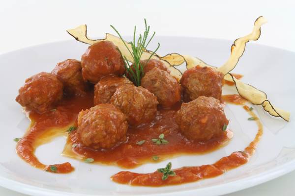 TK Block Menü vegane Hackbällchen in Tomatensugo, fruchtig mit Baslikum verfeinert, 250 G/PO