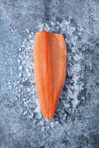 MOWI Supreme Łosoś filet ze skórą, trym D, 1,5-2,5 kg/szt., bez łuski, ok. 9- 10 KG/BX
