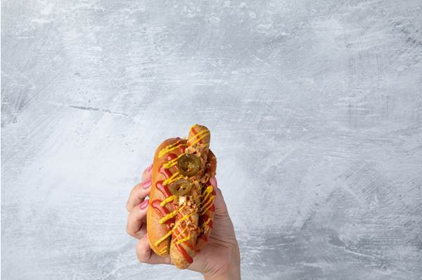 TK Quorn Bratwurst vegetarisch, ca. 23 x 90 g, 2,07 KG/BT fleischfreie Bratwurst aus Mykoprotein, geformt, vorgegart