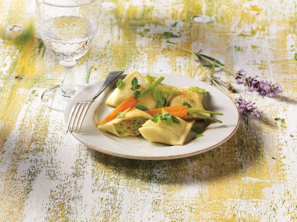 TK Bürger Gemüse Maultaschen, 50g 25 ST/BT Kartoffeln, Karotten, Spinat, Zwiebeln u. w.