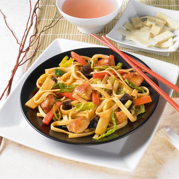 TK Frosta Combi Classe Bami Goreng, 1,5 KG/BT Indonesisches Gericht m. Hähnchenbrustfilet, Bandnudeln & Gemüse