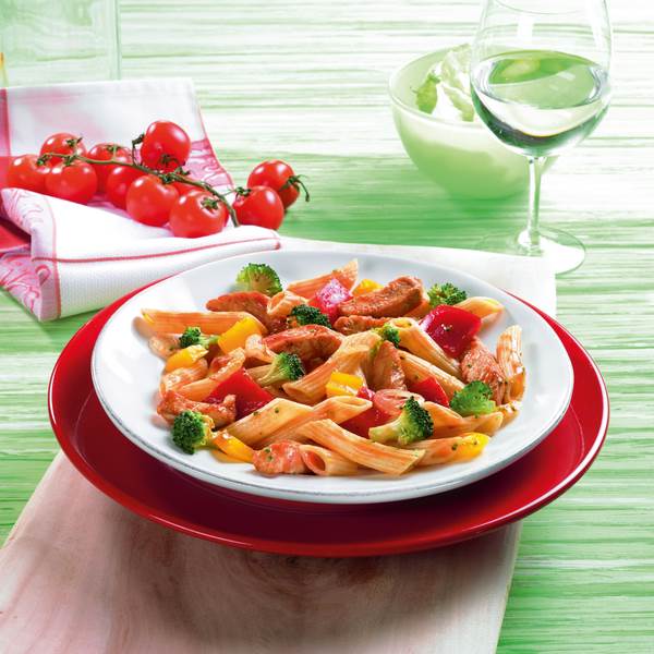 TK Frosta Combi Classe Primo Pasta Pfanne, 1,5 KG/BT Penne Nudeln, Paprika, Hähnchenbrustfleisch, Tomaten, Brokkoli in Sauce