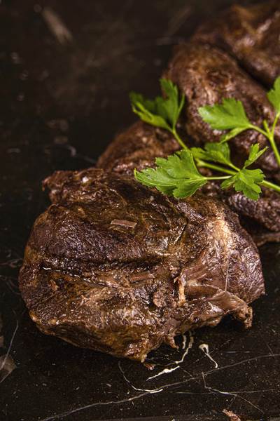 Mr BEEF&CHEF Policzki wołowe cięte Sous vide, wolnogotowane w sosie własnym, ok. 0,6 KG/PR