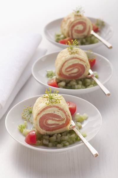 TK Seubert Feinkostmanufaktur Lachs-Crêpes-Roulade mit Honig-Dill-Senf, Vorspeise, ca. 400 g, 2,8 KG/KT