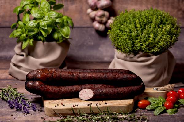 Rarytas Kiełbasa pieczona, wieprzowa, wędzona, parzona, średnio rozdrobniona, ok. 1 KG