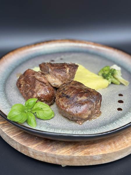 Mr BEEF&CHEF Policzki wieprzowe wolnogotowane, w sosie sojowym, ok. 0,54 KG/PR