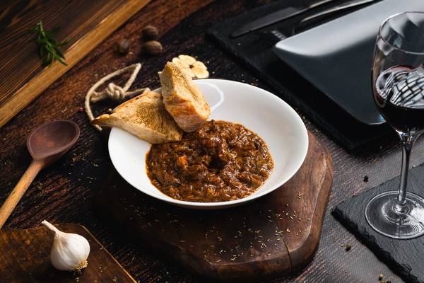 Mr Matthias Gulasz wieprzowy w sosie własnym, z łopatki, z bulinem wołowym, 3 KG/PA