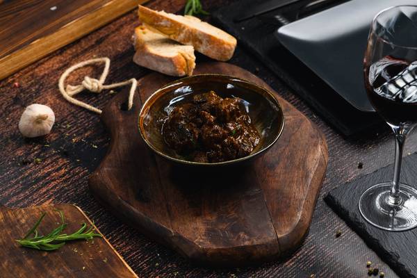 Matthias Gulasz wołowy duszony z winem w sosie demi glace, 3 KG/PA