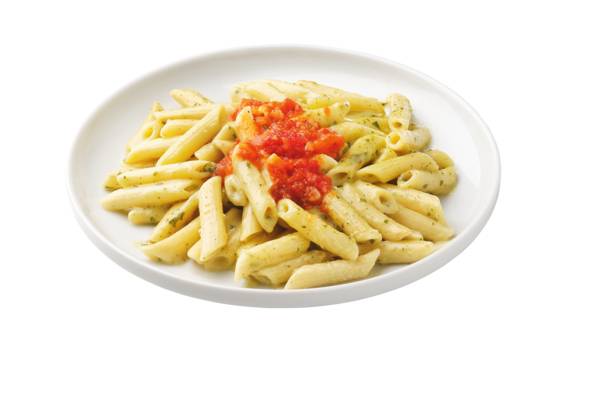 Pasta mit Rahmsauce „Pesto“ und Tomatenragout