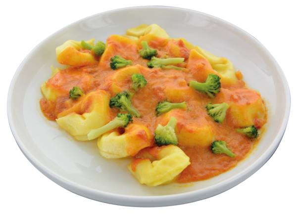 Käse-Tortelloni in cremiger Tomatensauce