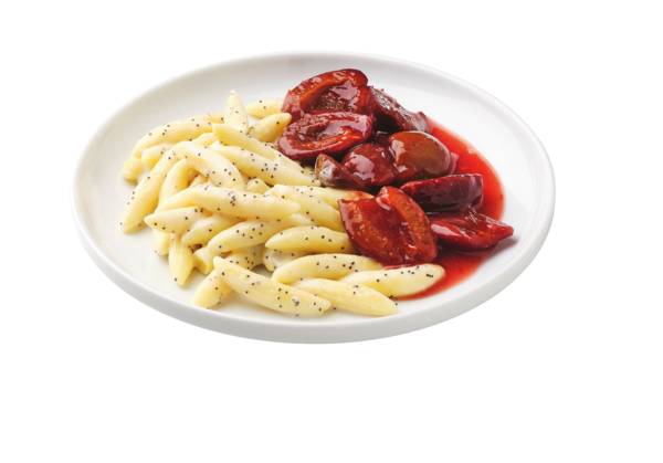 Süße Schupfnudeln mit Mohn und Pflaumenragout