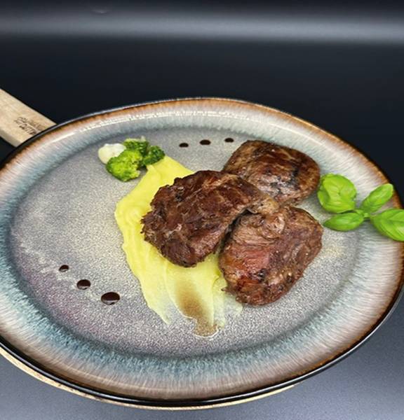 Mr BEEF&CHEF Policzki wieprzowe wolno gotowane, w sosie własnym, ok. 3 KG/PR