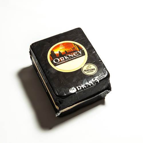 Cheddar Mature White 35%, seriously strong, 2,5 kg