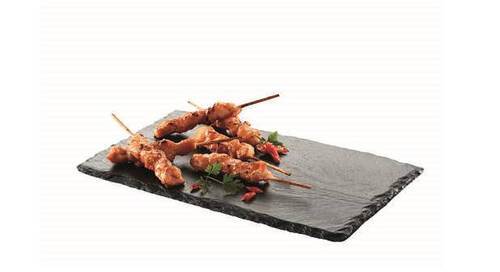 Kycklingspett Yakitori, marinerat med chilisås, träkolsgrillade, 50 x 30 g